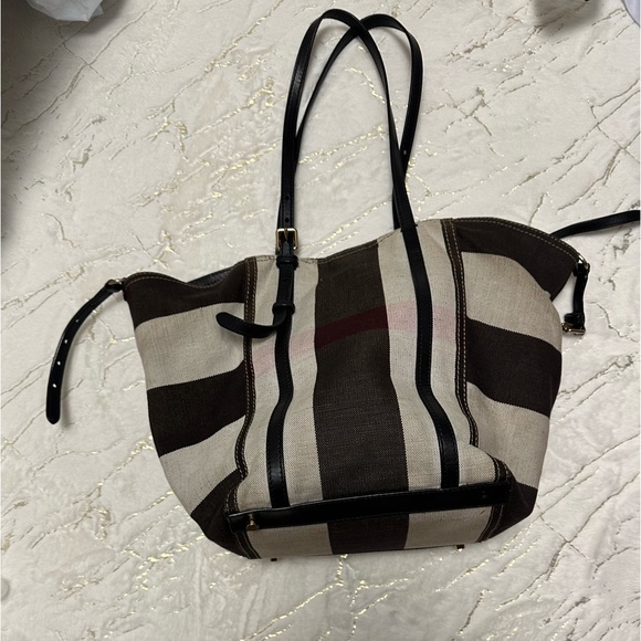 Burberry (Authentic) - Picture 5 of 16